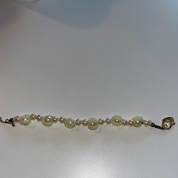 Beautiful Handmade Pearl Bracelet - Picture 4 of 5